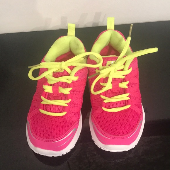 NEW FILA GIRL’S FLYVER ANKLE HIGH RUNNING SHOE NEW FILA GIRL’S FLYVER ANKLE HIGH RUNNING SHOE